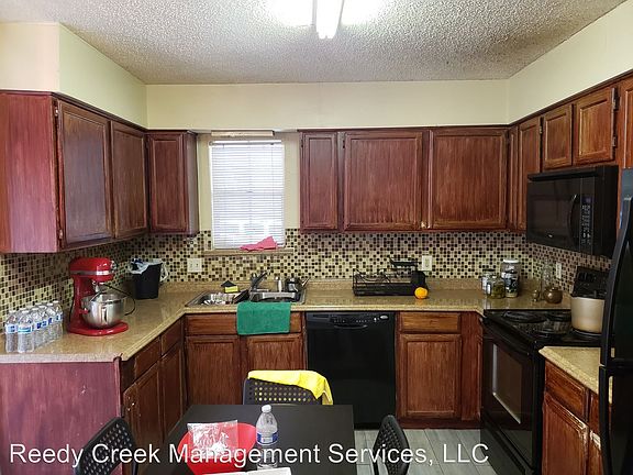 5th image of 704 Towne House Ln