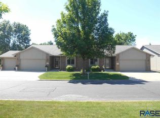 5303 W Sunnydale Pl, Sioux Falls, SD 57106