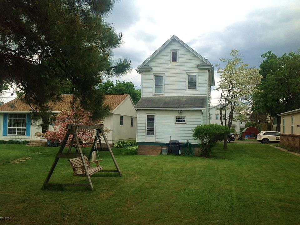 2nd image of 615 E 4th St