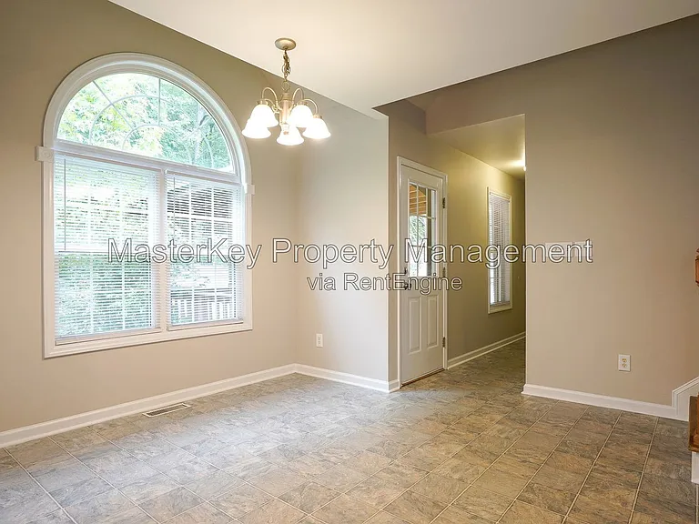 1008 Knighthood Ln — Photo 27