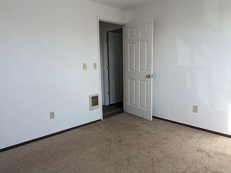 1008 Inglewood Ct SW #B — Photo 7