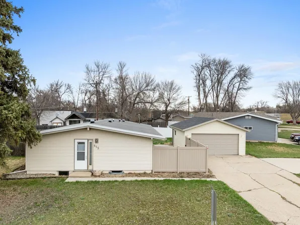 415 16th St SW, Minot, ND 58701