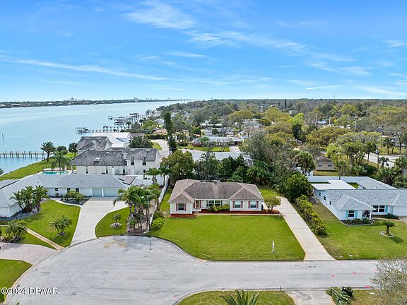 2nd image of 28 Sterling Cir