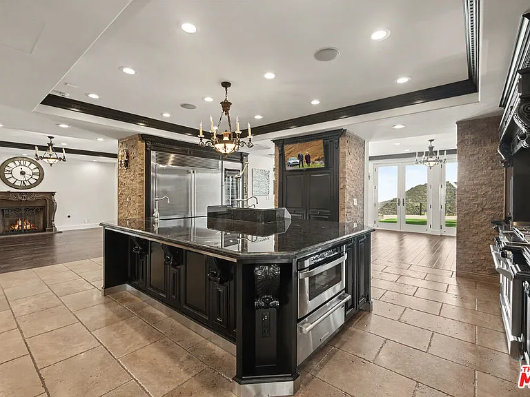 12608 Promontory Rd — Photo 18
