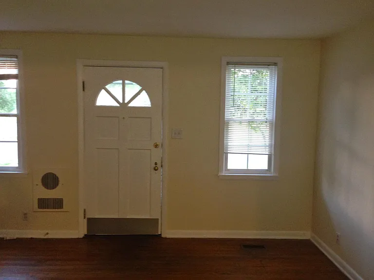 1015 E Bell St — Photo 2