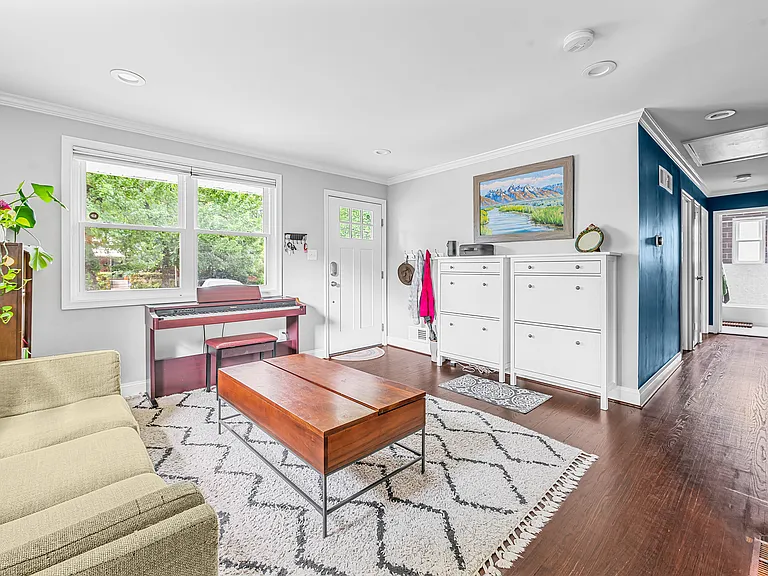 4610 Coachway Dr — Photo 4
