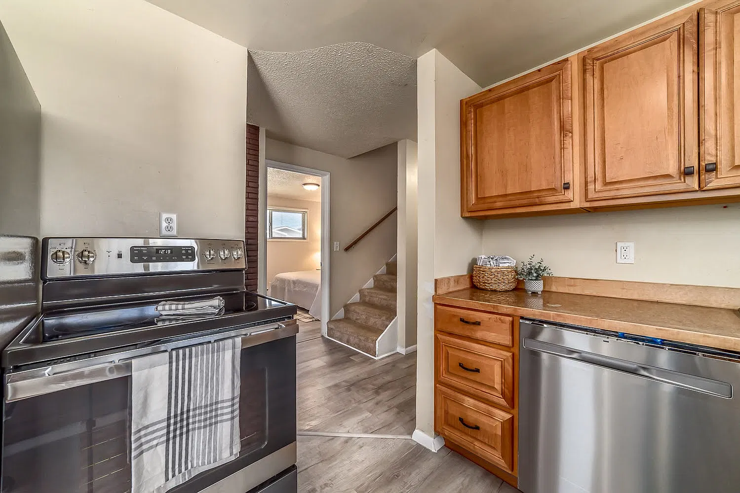 3 bed, 975 sqft, $2,100 — Photo 4