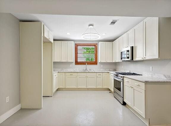 5th image of 3001 Nashville Ave