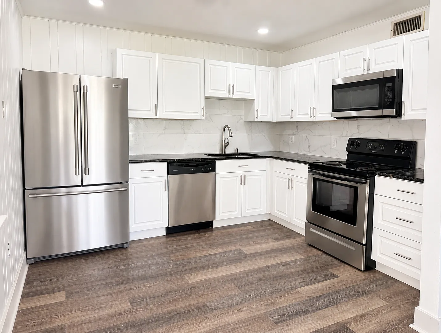 3 bedroom 2 bathroom - Water Included-Available now — Photo 2