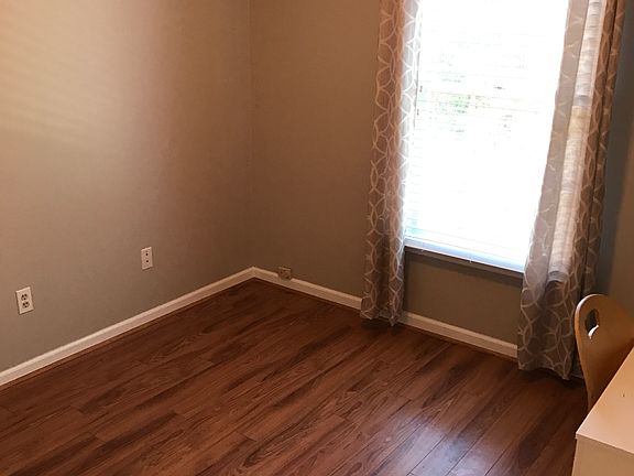 4th image of 1008 Autumn Ln