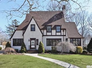 39 Magnolia Ave, Garden City, NY 11530