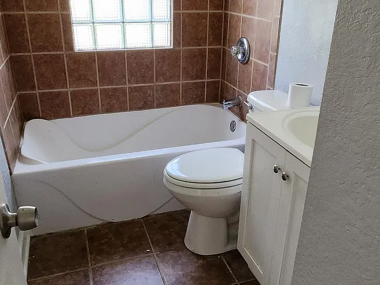 7815 W Villard Ave — Photo 3