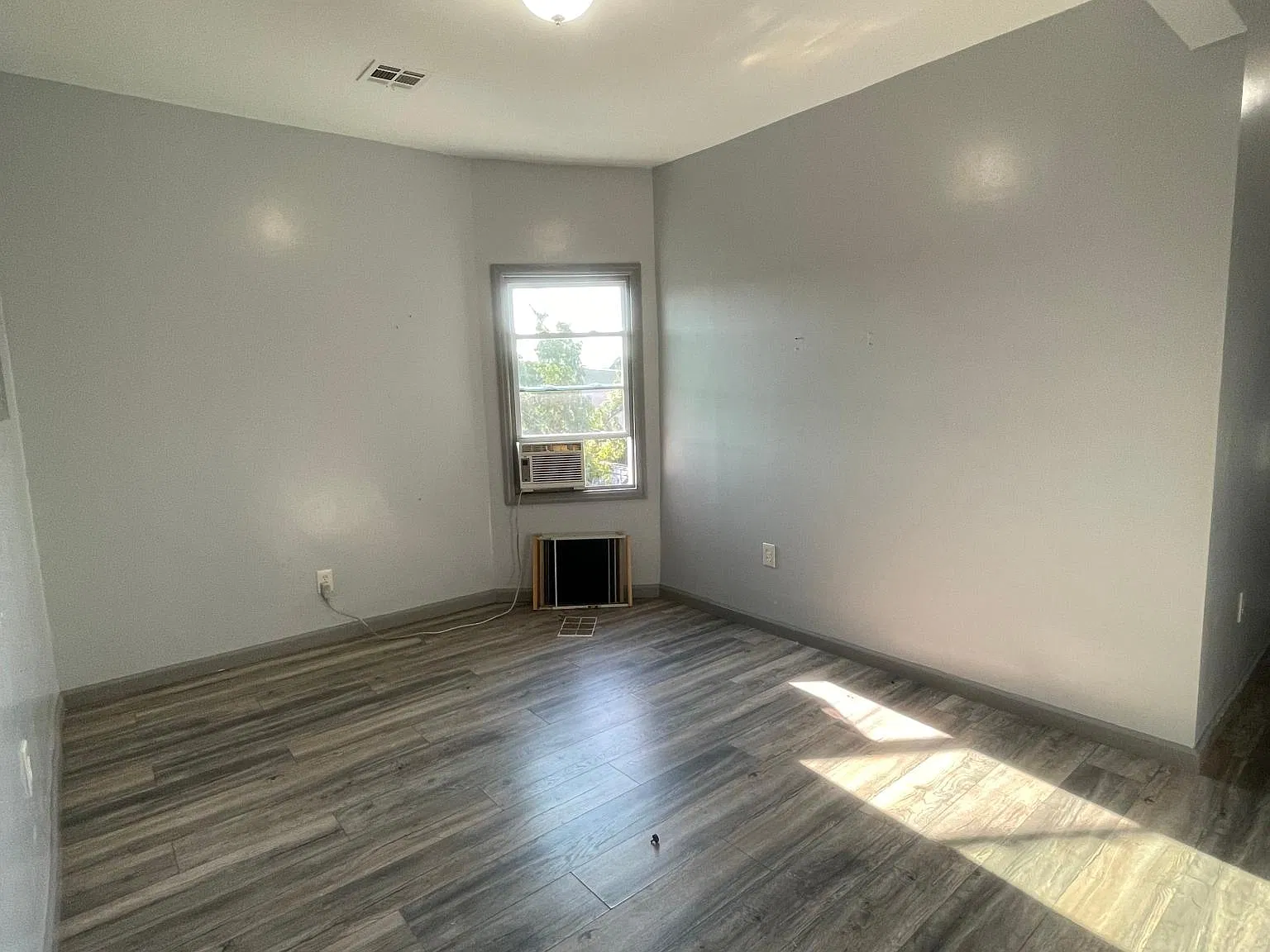 2 bed, 800 sqft, $2,200 — Photo 2