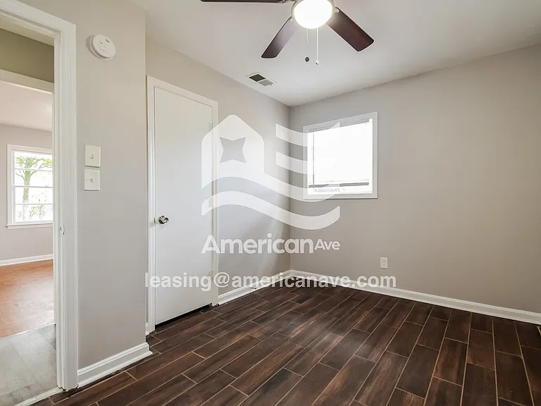 1335879_009_wm_-_main_bedroom_13548124.jpg