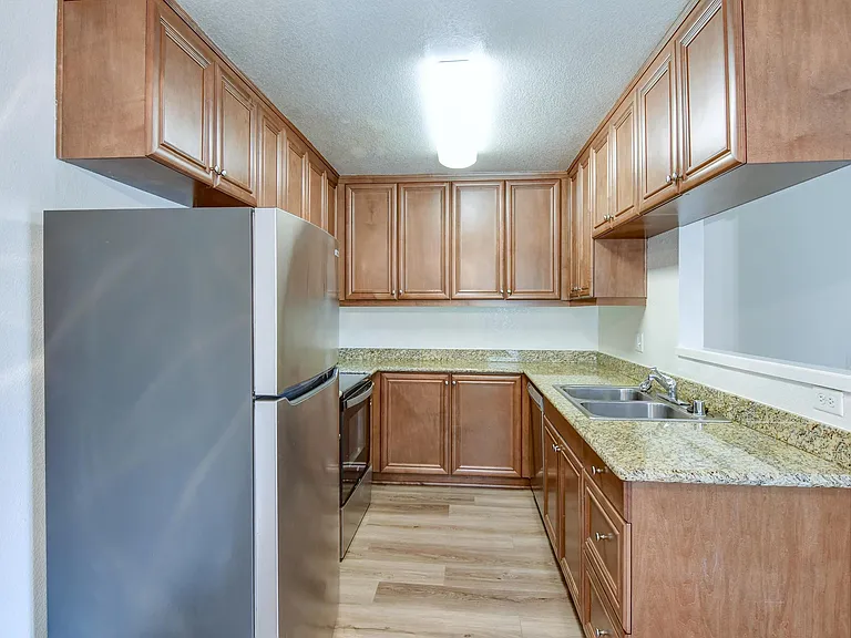Rancho Hillside Apartments — Photo 37