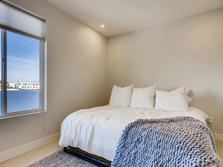1726 Irving St — Photo 16