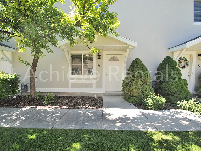 91 Penny Ln — Photo 2