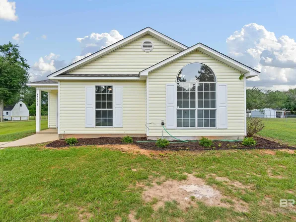 45633 Oak Ln, Bay Minette, AL 36507