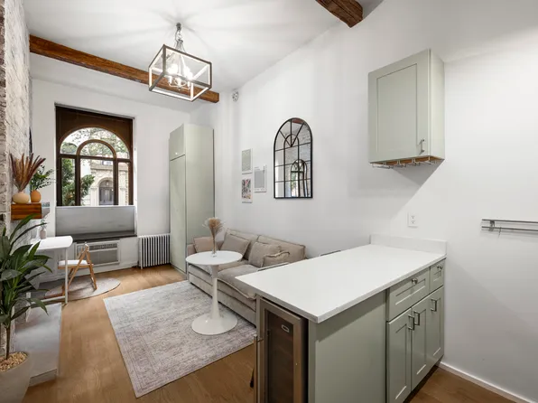 221 West 21st Street 1A image 3 of 12