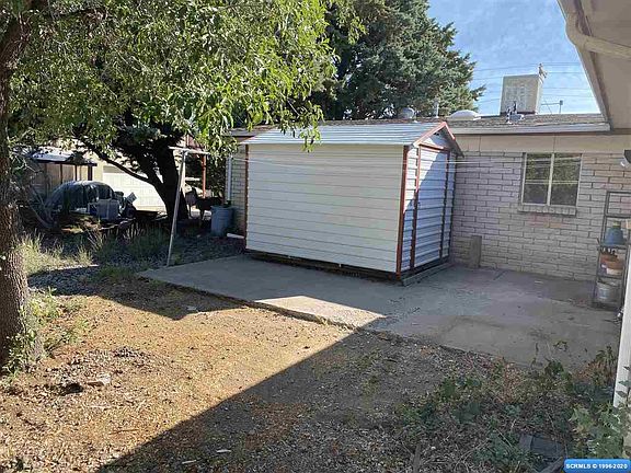 3rd image of 400 E 33rd St