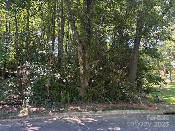 1530 9th Street Ln NW, Hickory, NC 28601
