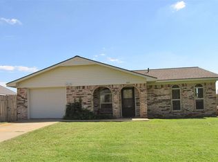 826 Wisconsin St, Geronimo, OK 73543