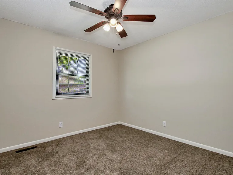 4036 N Edgemoor Dr — Photo 18