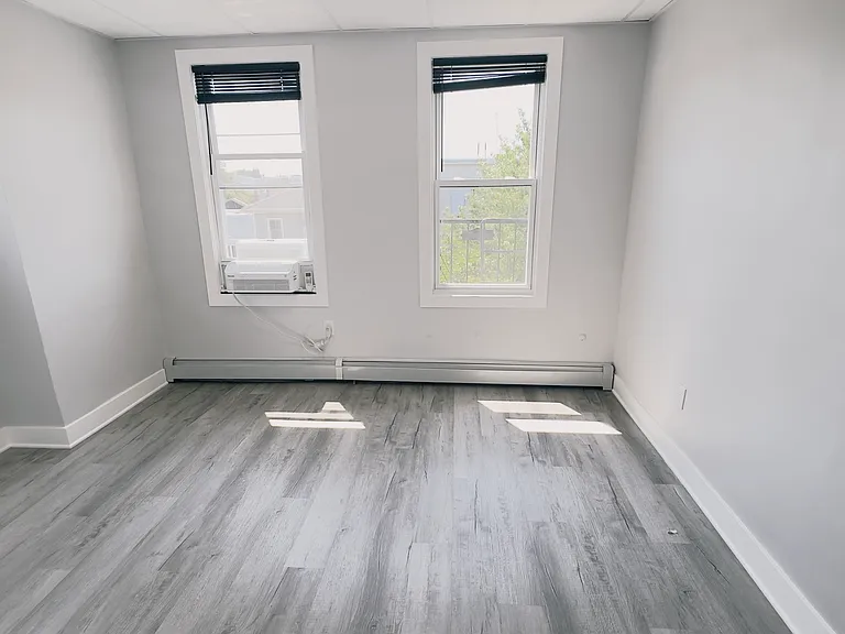 107 Lincoln St — Photo 6