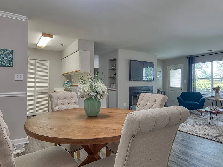 Waterman's Crossing Apartments — Photo 21