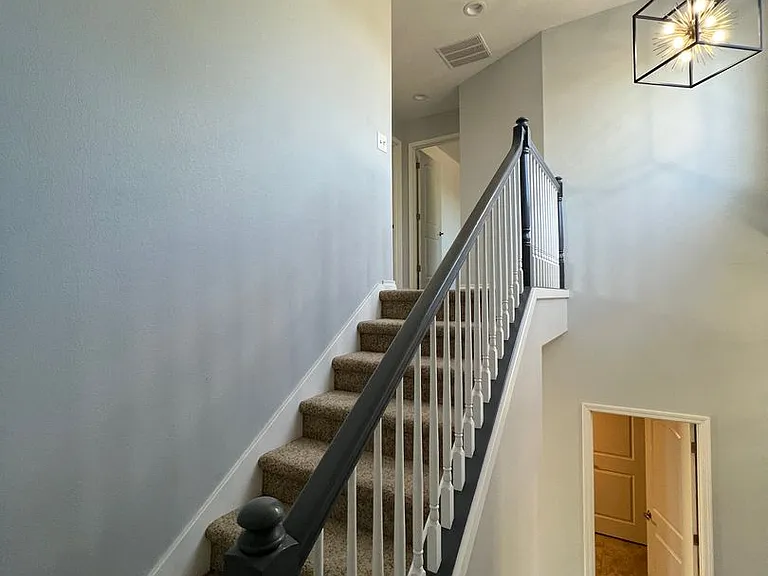 1592 Kingston Way — Photo 14