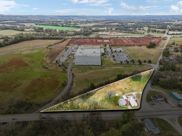 1097 N Main St, Mount Pleasant, TN 38474