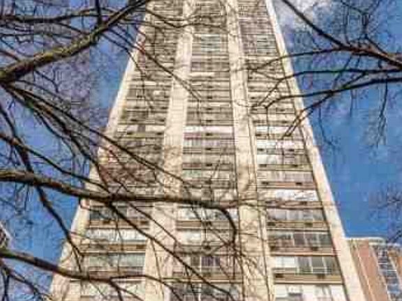 3rd image of 1340 N Dearborn St APT 15C