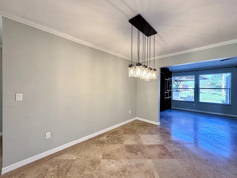 625 N Jackson Rd — Photo 17
