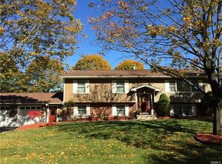 4 Glode Ct, Airmont, NY 10952