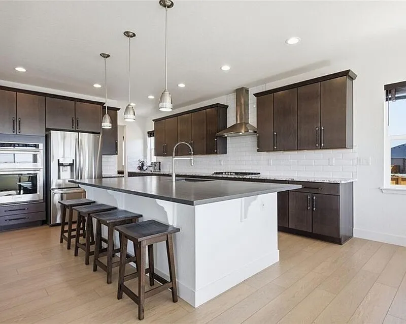 5 bed, 5.0 bath, 5326 sqft, $6,200 — Photo 4