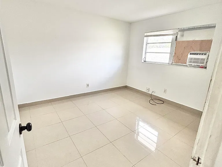 1111 N Federal Hwy #6 — Photo 7