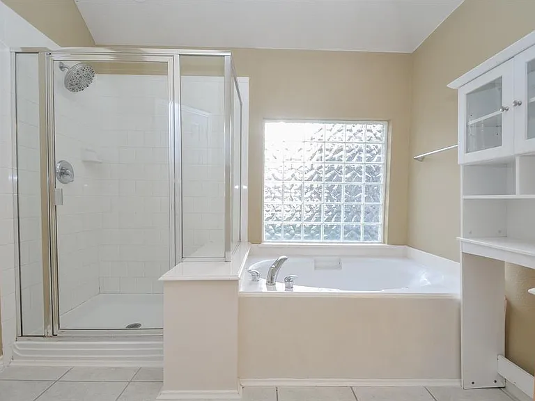 4914 Surrey Park Cir — Photo 26