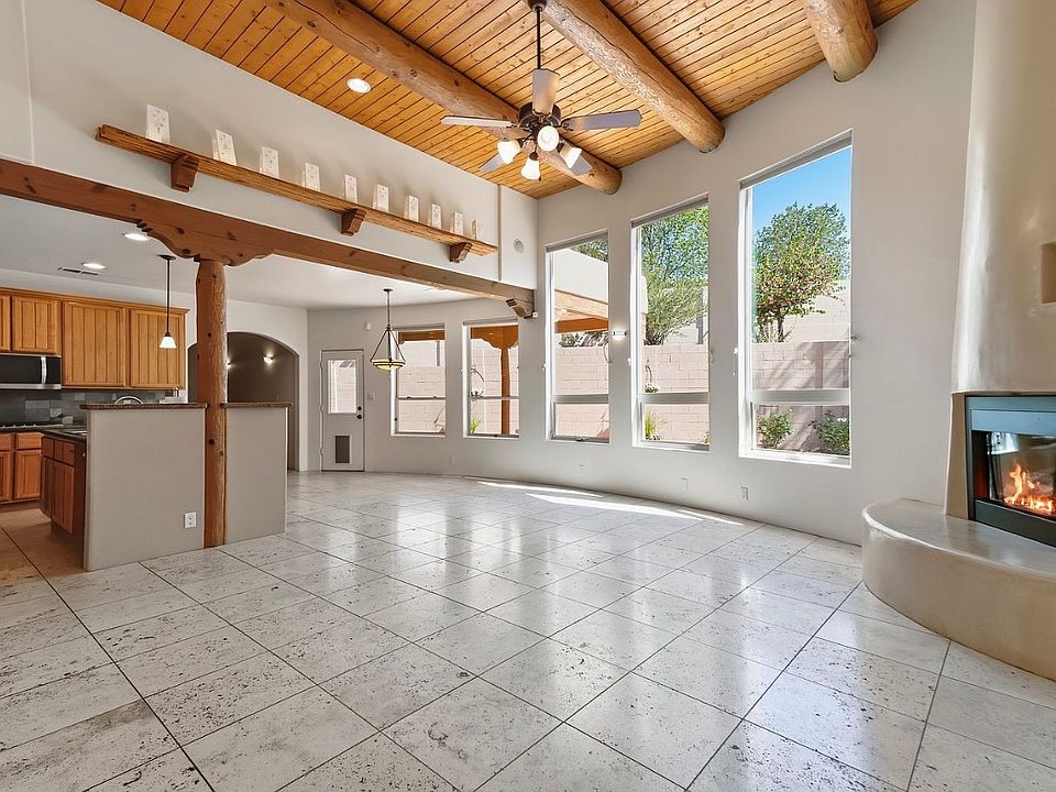 1st image of 8927 Helmick Pl NE