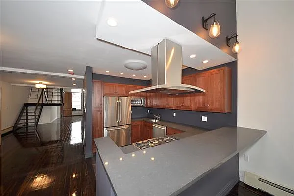 Rented by R New York | media 45