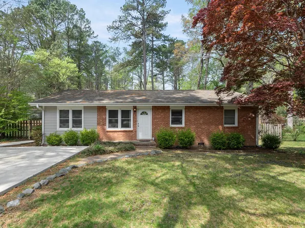 8907 Rollingwood Rd, Chapel Hill, NC 27516