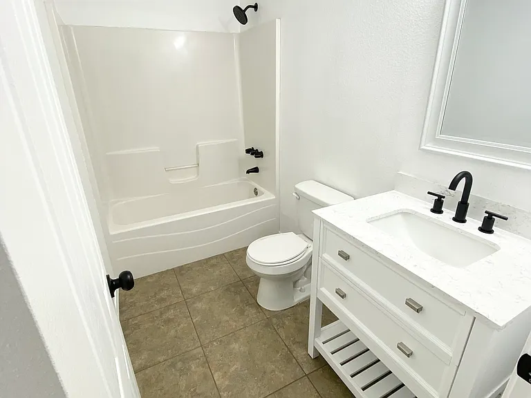 2508 E Houston St #B — Photo 6