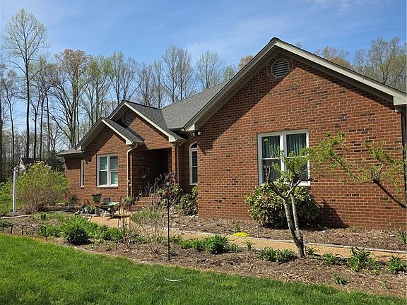 3rd image of 167 Laurel Dr