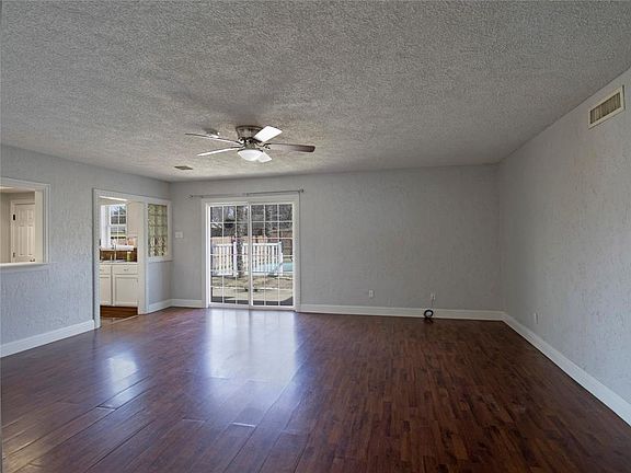 4th image of 4006 Hartford Dr