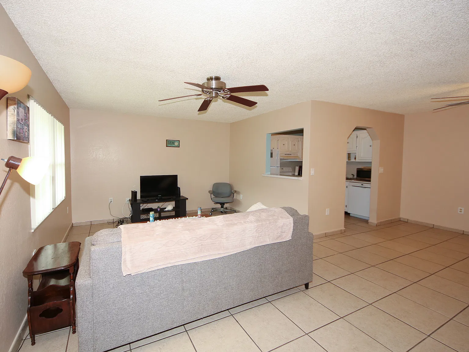 1 bed, 1.5 bath, 907 sqft, $1,400 — Photo 3