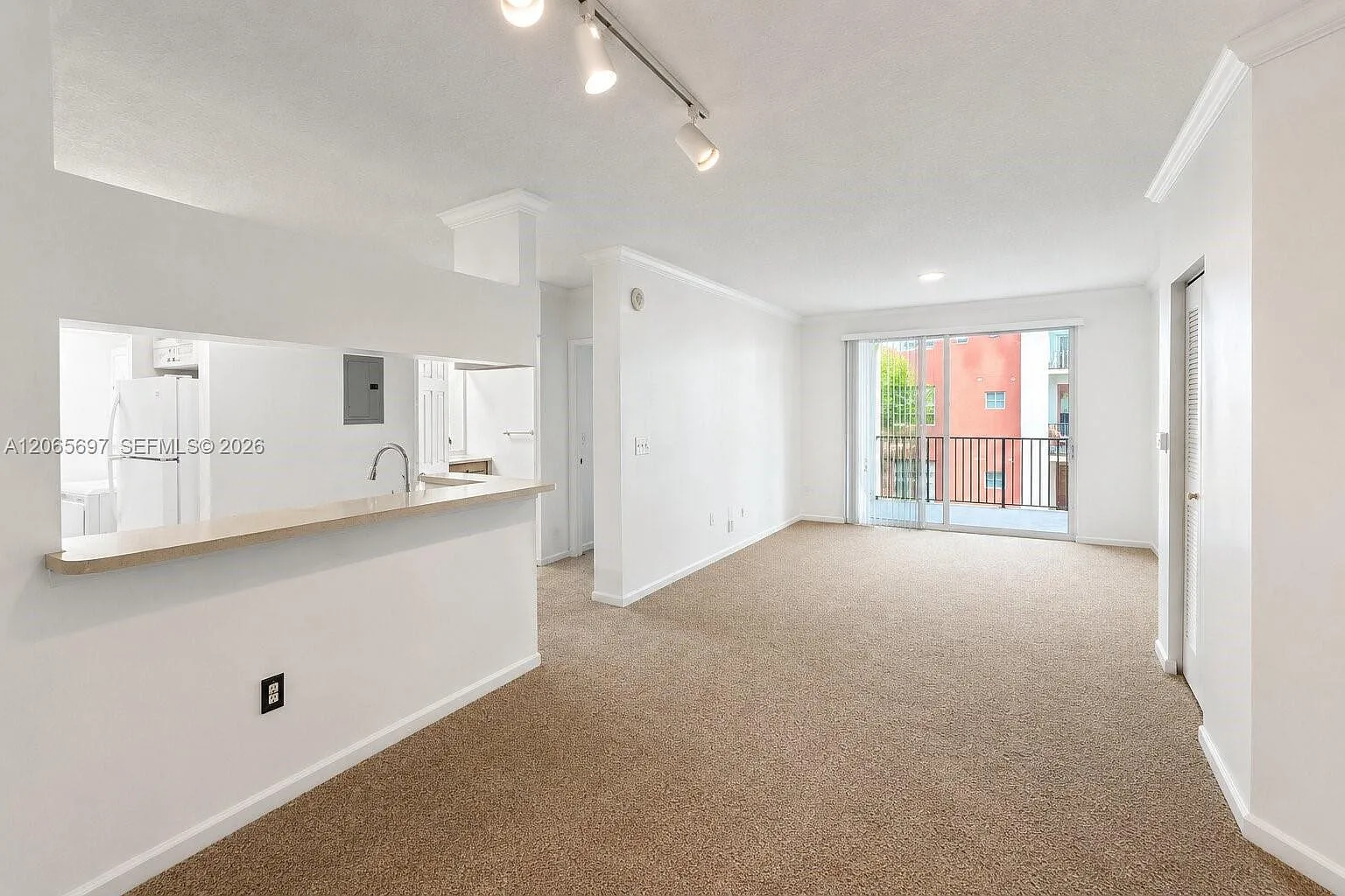 Porto Bellagio Condo — Photo 4