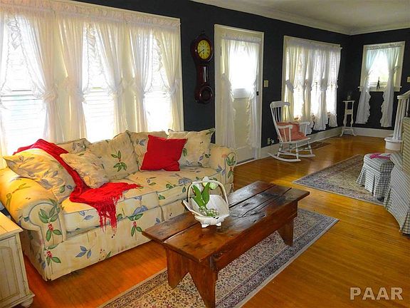 3rd image of 2527 W Kenwood Ave