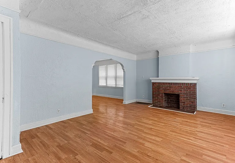 14814 Sussex St #1 — Photo 4