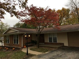 1367 White Orchard Ln, Saint Louis, MO
