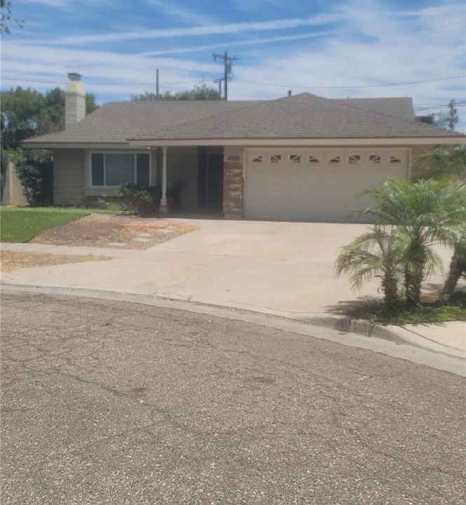 1st image of 1631 E Oak Pl