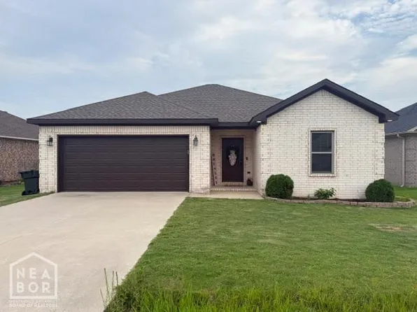 137 Redwood Dr, Bono, AR 72416